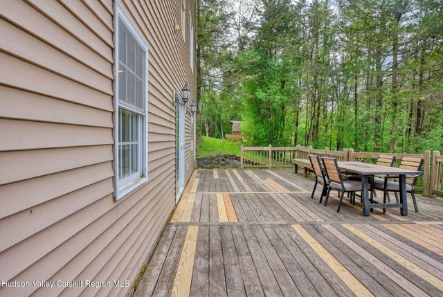 36 Old Baltus Court, Athens, NY 12015