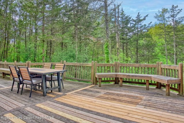 36 Old Baltus Court, Athens, NY 12015