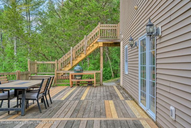 36 Old Baltus Court, Athens, NY 12015
