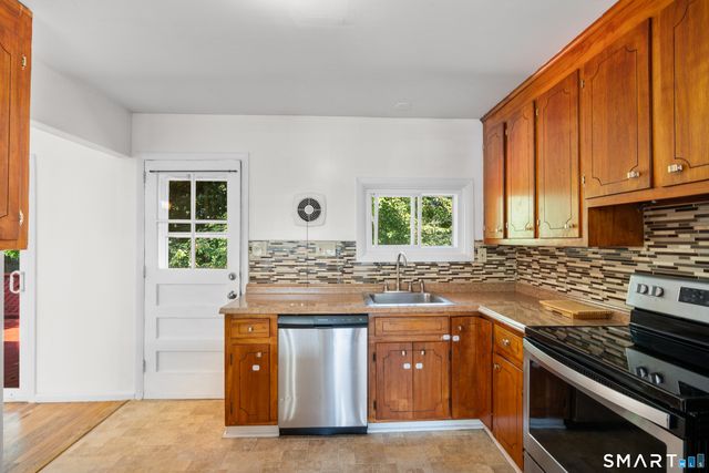 72 Vernon Street, Manchester, CT 06042