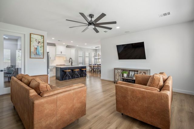 304 Mullins Court, Montgomery, TX 77316