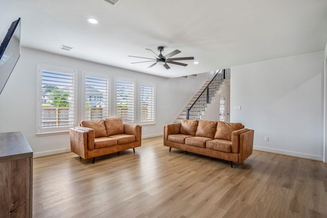 304 Mullins Court, Montgomery, TX 77316