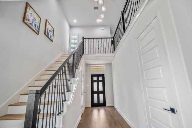 304 Mullins Court, Montgomery, TX 77316