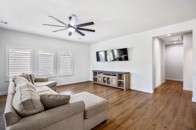 304 Mullins Court, Montgomery, TX 77316