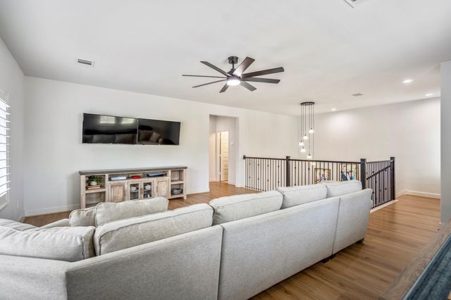 304 Mullins Court, Montgomery, TX 77316