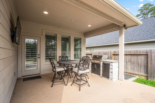304 Mullins Court, Montgomery, TX 77316