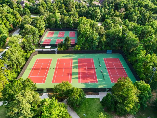 304 Mullins Court, Montgomery, TX 77316