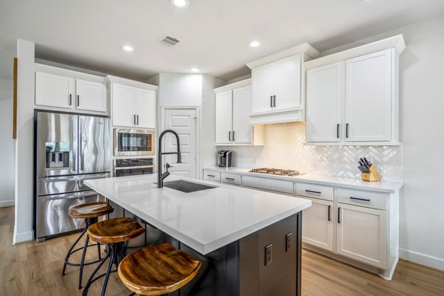 304 Mullins Court, Montgomery, TX 77316