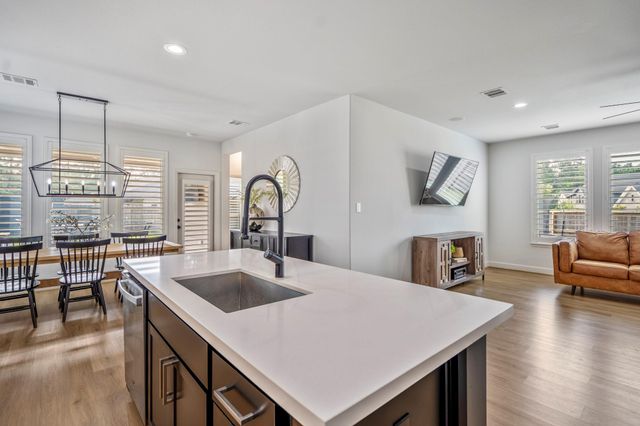 304 Mullins Court, Montgomery, TX 77316
