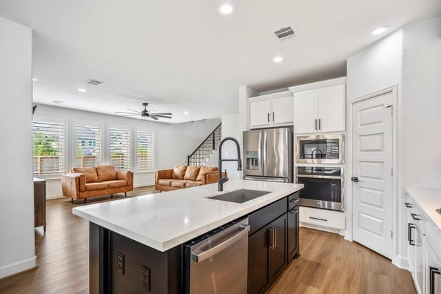 304 Mullins Court, Montgomery, TX 77316