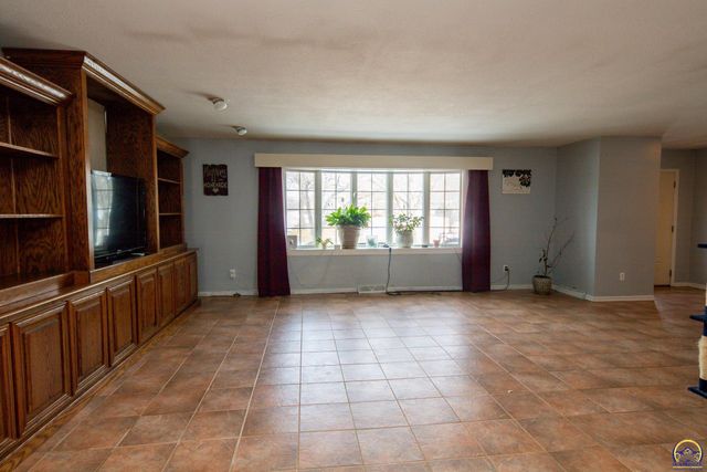 2021 Morningside Dr, Emporia, KS 66801