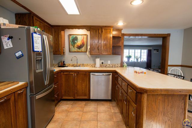 2021 Morningside Dr, Emporia, KS 66801