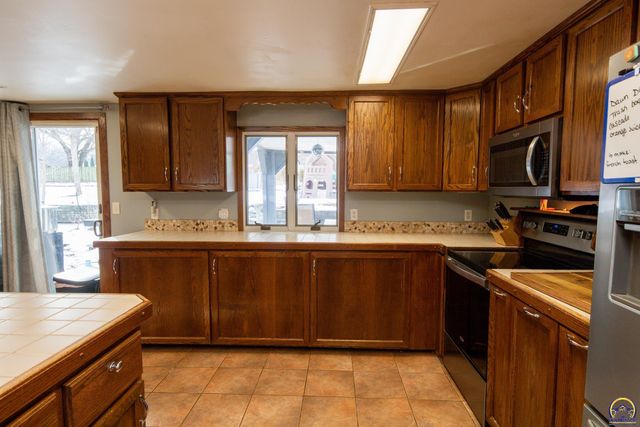 2021 Morningside Dr, Emporia, KS 66801