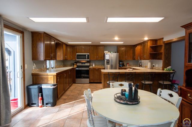 2021 Morningside Dr, Emporia, KS 66801