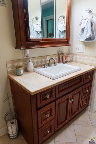 2021 Morningside Dr, Emporia, KS 66801