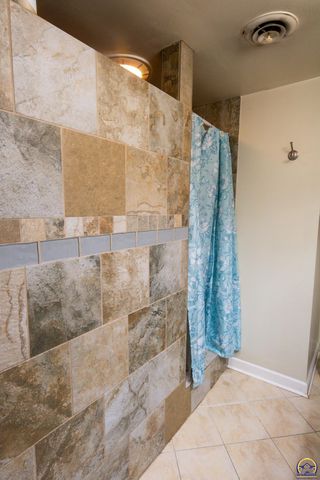 2021 Morningside Dr, Emporia, KS 66801