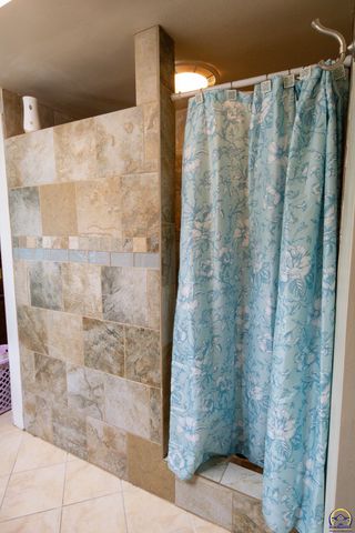 2021 Morningside Dr, Emporia, KS 66801