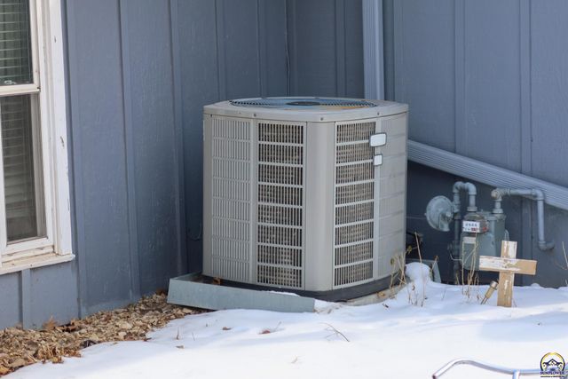 2021 Morningside Dr, Emporia, KS 66801