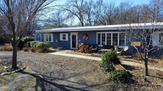 2021 Morningside Dr, Emporia, KS 66801