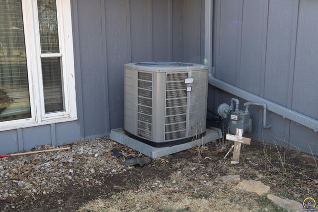 2021 Morningside Dr, Emporia, KS 66801