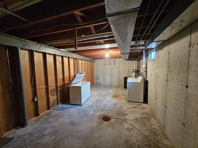 1305 Endl BOULEVARD, Fort Atkinson, WI 53538