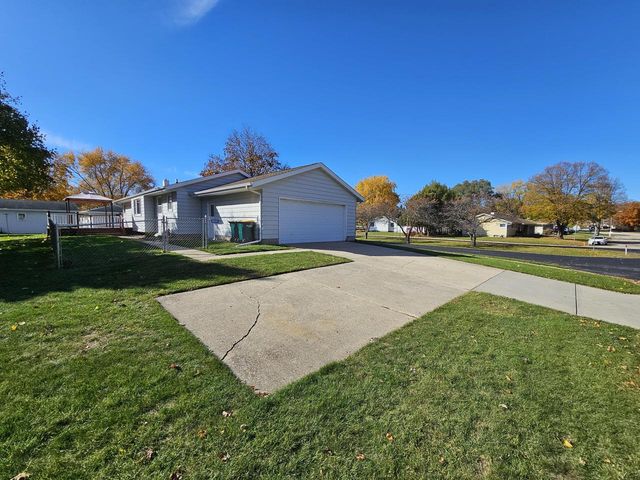 1305 Endl BOULEVARD, Fort Atkinson, WI 53538