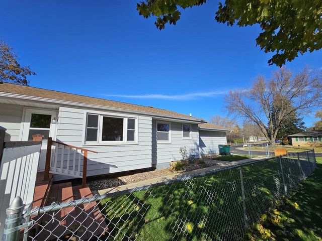 1305 Endl BOULEVARD, Fort Atkinson, WI 53538