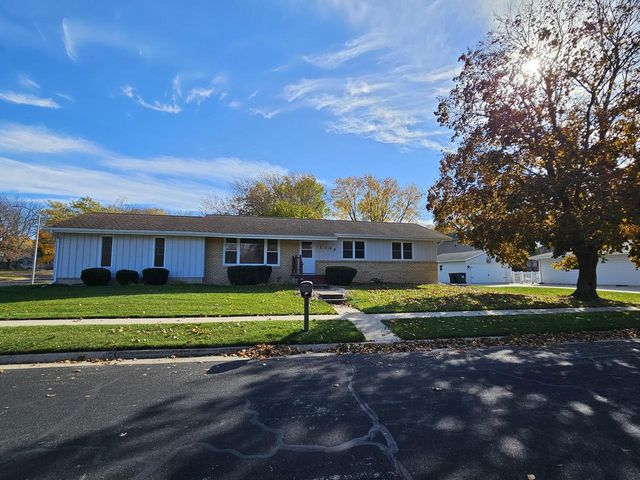 1305 Endl BOULEVARD, Fort Atkinson, WI 53538