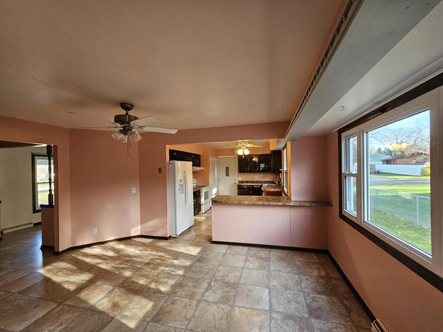 1305 Endl BOULEVARD, Fort Atkinson, WI 53538