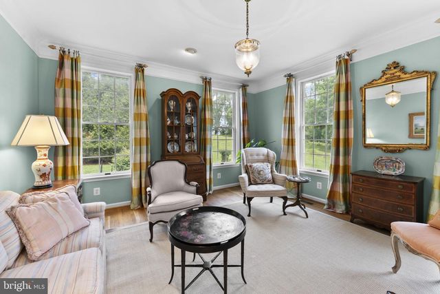 19725 WOODTRAIL RD, Round Hill, VA 20141