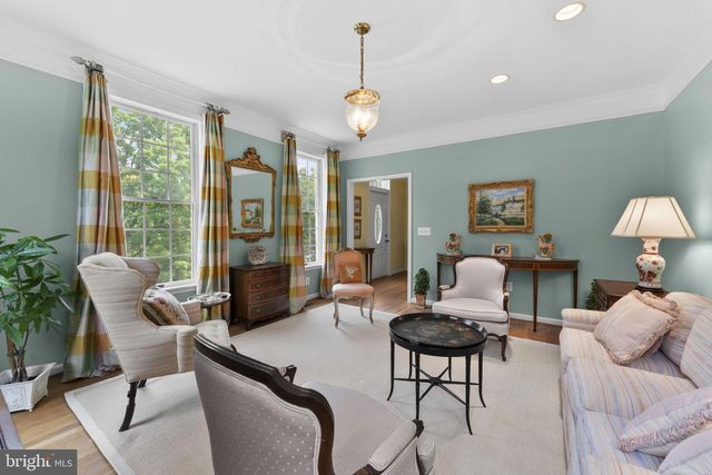 19725 WOODTRAIL RD, Round Hill, VA 20141