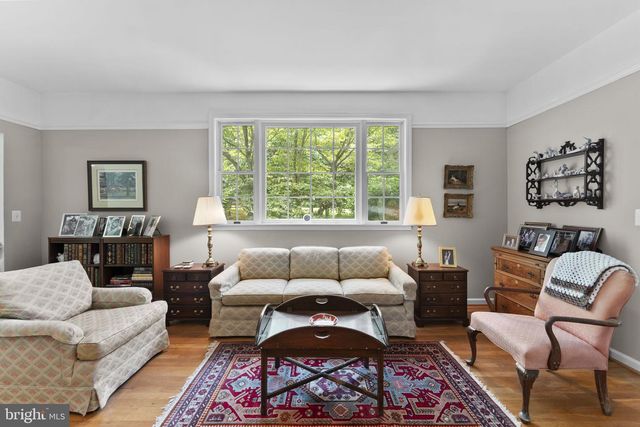 19725 WOODTRAIL RD, Round Hill, VA 20141