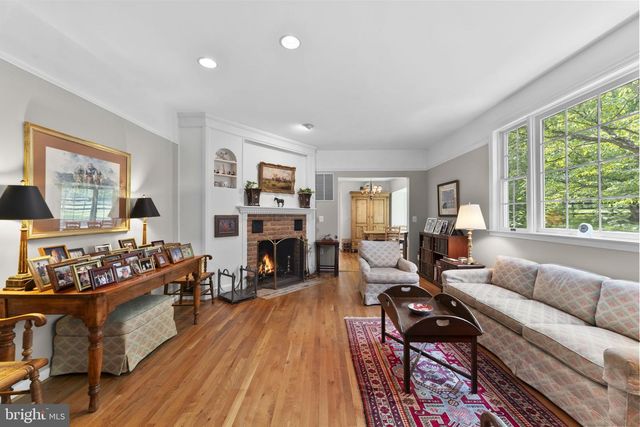 19725 WOODTRAIL RD, Round Hill, VA 20141