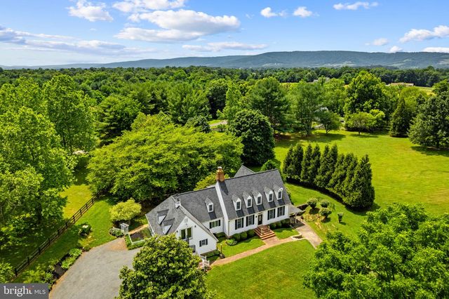 19725 WOODTRAIL RD, Round Hill, VA 20141