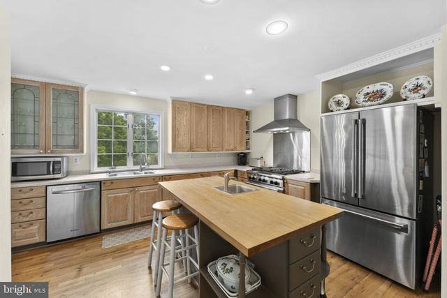 19725 WOODTRAIL RD, Round Hill, VA 20141