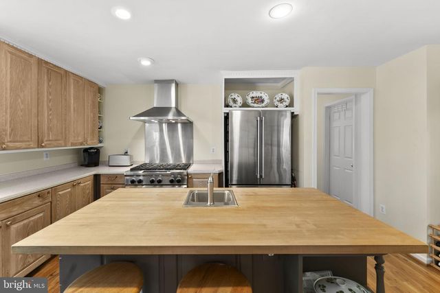 19725 WOODTRAIL RD, Round Hill, VA 20141