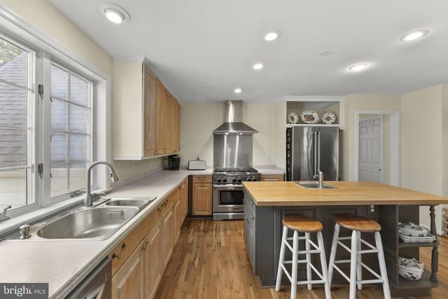 19725 WOODTRAIL RD, Round Hill, VA 20141