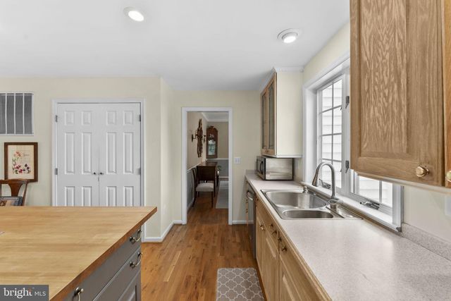 19725 WOODTRAIL RD, Round Hill, VA 20141