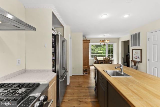 19725 WOODTRAIL RD, Round Hill, VA 20141