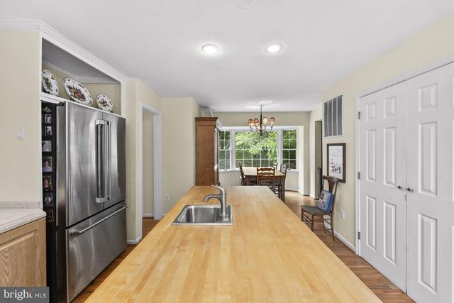 19725 WOODTRAIL RD, Round Hill, VA 20141