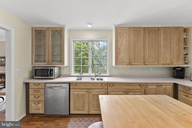 19725 WOODTRAIL RD, Round Hill, VA 20141