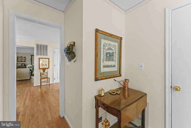 19725 WOODTRAIL RD, Round Hill, VA 20141