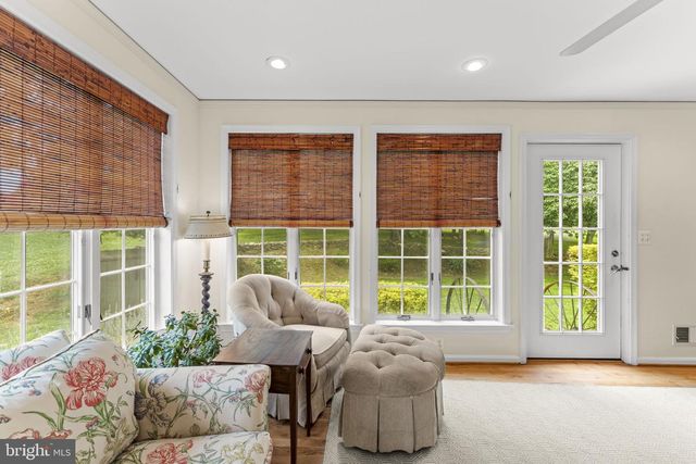 19725 WOODTRAIL RD, Round Hill, VA 20141