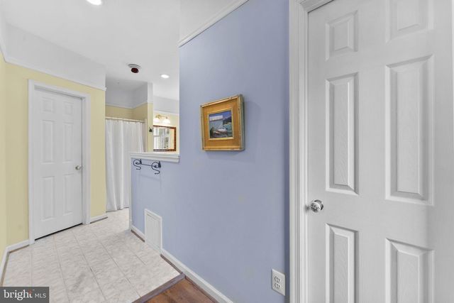 19725 WOODTRAIL RD, Round Hill, VA 20141