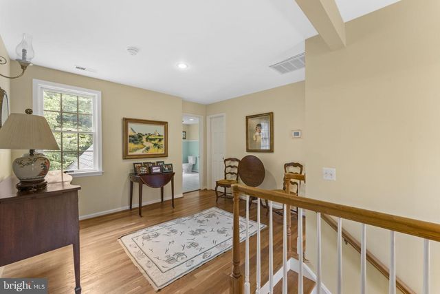 19725 WOODTRAIL RD, Round Hill, VA 20141