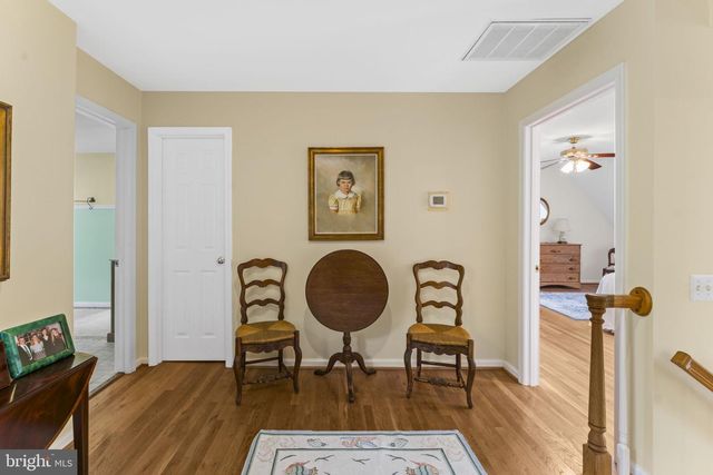 19725 WOODTRAIL RD, Round Hill, VA 20141