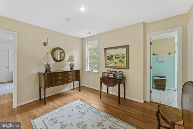 19725 WOODTRAIL RD, Round Hill, VA 20141