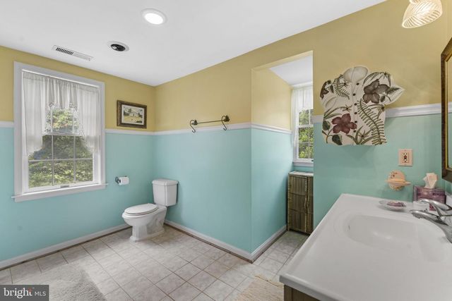 19725 WOODTRAIL RD, Round Hill, VA 20141
