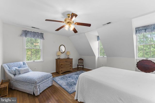 19725 WOODTRAIL RD, Round Hill, VA 20141