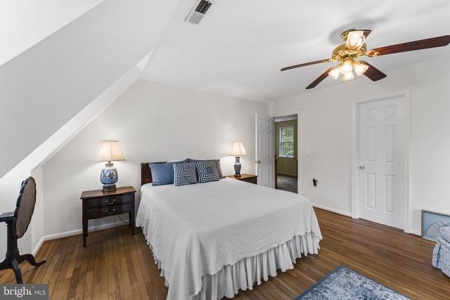 19725 WOODTRAIL RD, Round Hill, VA 20141